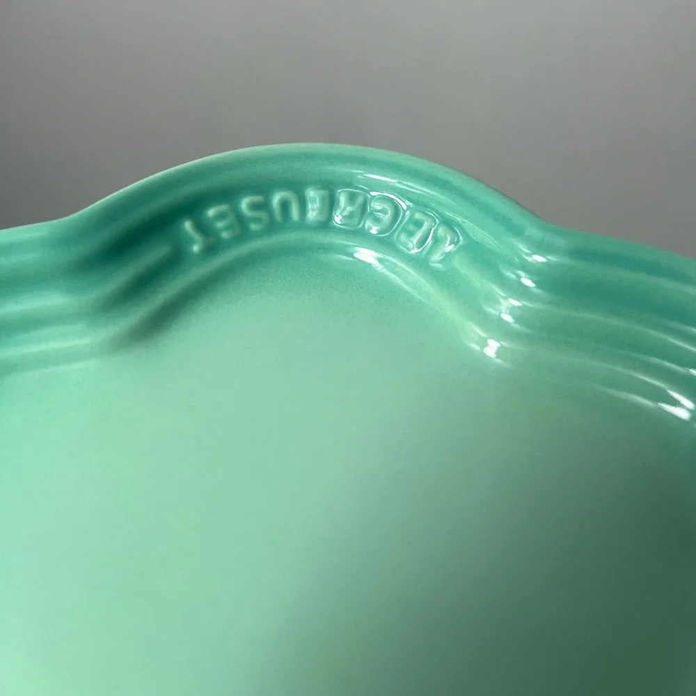 Le Creuset Stoneware Flower Petal Scalloped Trinket Dish Plate Tray